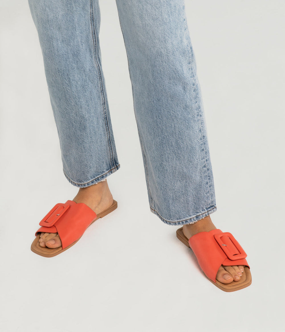 CYNDIE Women's Vegan Flat Sandals Matt & Nat Women|Sale
